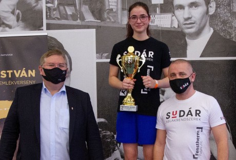 Ökölvívás - Nagy Evelin aranyérmet szerzett az Énekes István Ifjúsági Emlékversenyen